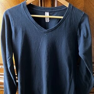 District Women's Long Sleeve Concert V-Neck Tee in Navy - Size L